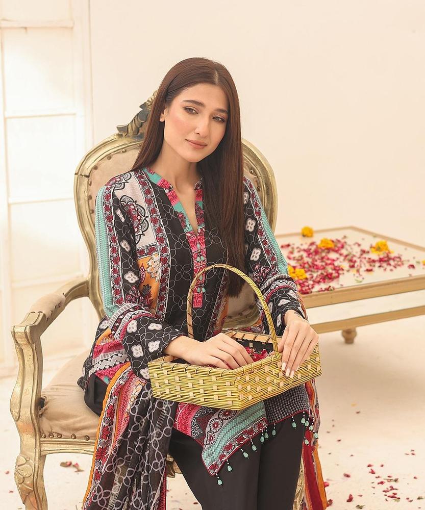3 Pcs Women's Unstitched Swiss Lawn Printed Suit